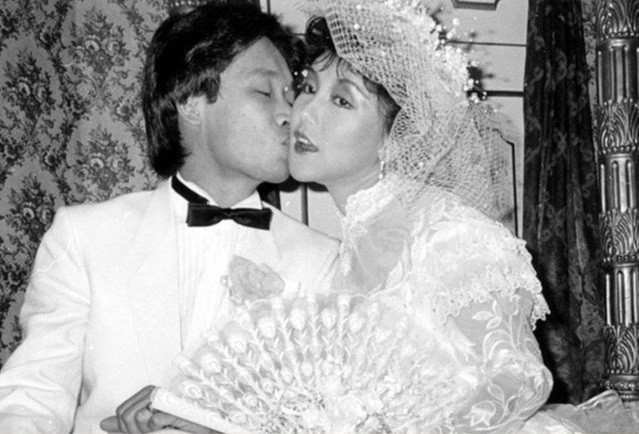 Năm 1984, sau 2 năm làm quen, Thiệu Âm Âm kết hôn cùng doanh nhân Trần Diệu Phát.