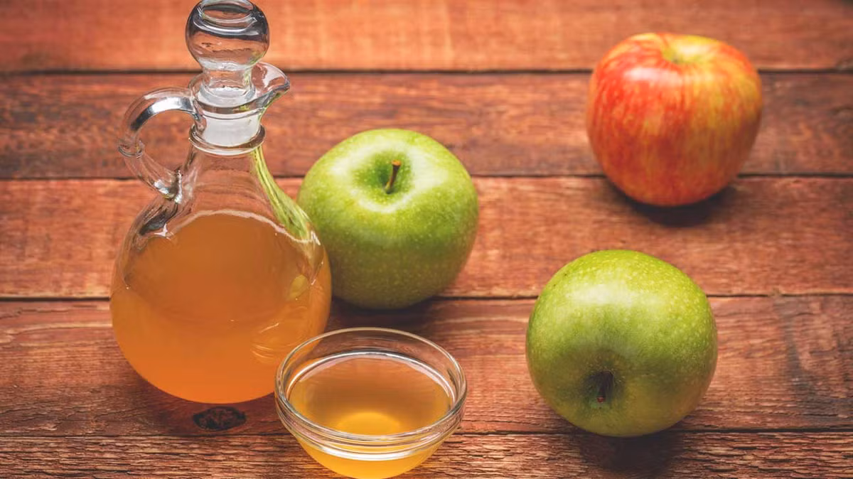Giấm táo có thể giúp cải thiện sự nhạy cảm với insulin và ngăn chặn các hoạt động đường phức tạp sau bữa ăn.