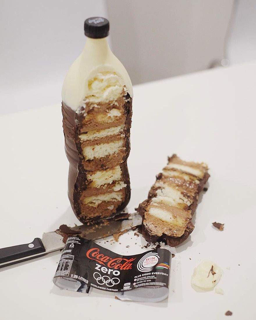 Thoạt nhìn, có thể hầu hết mọi người sẽ nghĩ rằng đây là những chai nước giải khát thứ thiệt.