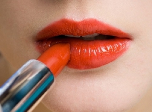 Son cam giúp các bạn gái trông trẻ trung, nổi bật và quyến rũ. Đây là gợi ý tuyệt vời bởi sắc cam đặc biệt phù hợp với làn da của người Châu Á.