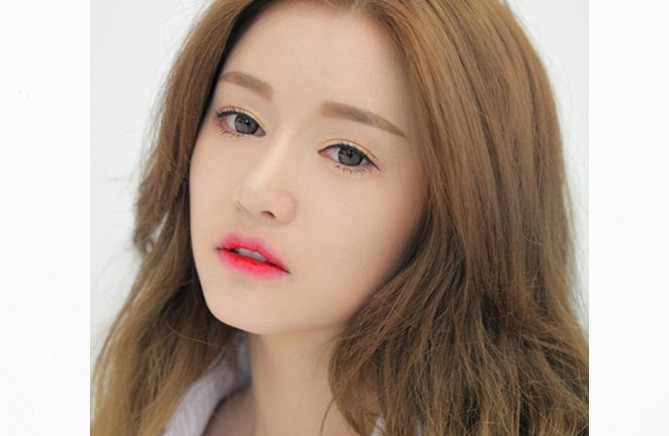 Màu son ombre tỏ ra khá phù hợp với làn da ngăm - vàng của người châu Á. Đánh son ombre mang đến cảm giác táo bạo và lôi cuốn, cực kỳ hợp với những cô nàng cá tính.