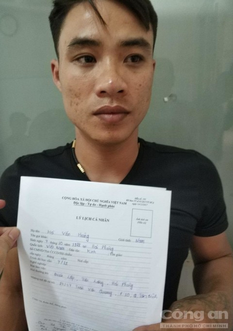 Đối tượng Hà Văn Hùng, một “chân rết” trong đường dây của “ông chủ” cho vay nặng lãi Phạm Văn Hưởng bị cảnh sát bắt cùng ngày.