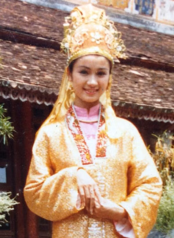 Thu Hà "Lá ngọc cành vàng" của thập niên 90.