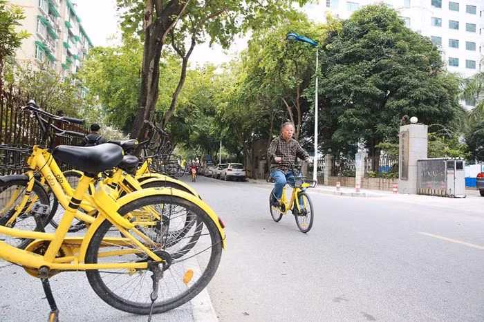 Các doanh nghiệp khởi nghiệp Trung Quốc liên tục phát triển ứng dụng cho phép người dùng mở khóa xe đạp cài GPS qua điện thoại thông minh, có thể để xe ở bất cứ chỗ nào họ muốn.