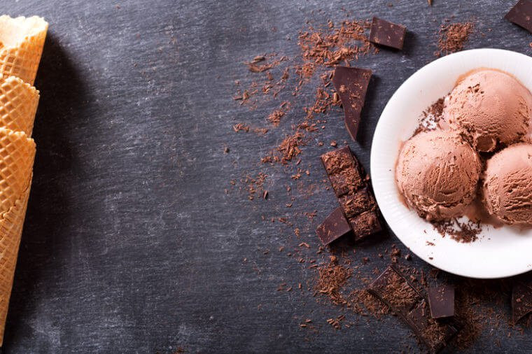 Tránh đến những nơi có nhiều thực phẩm không tốt cho sức khỏe: Ví dụ bạn rất thích ăn kem hay gà rán, bạn nên hạn chế đi qua những cửa hàng bán món này.