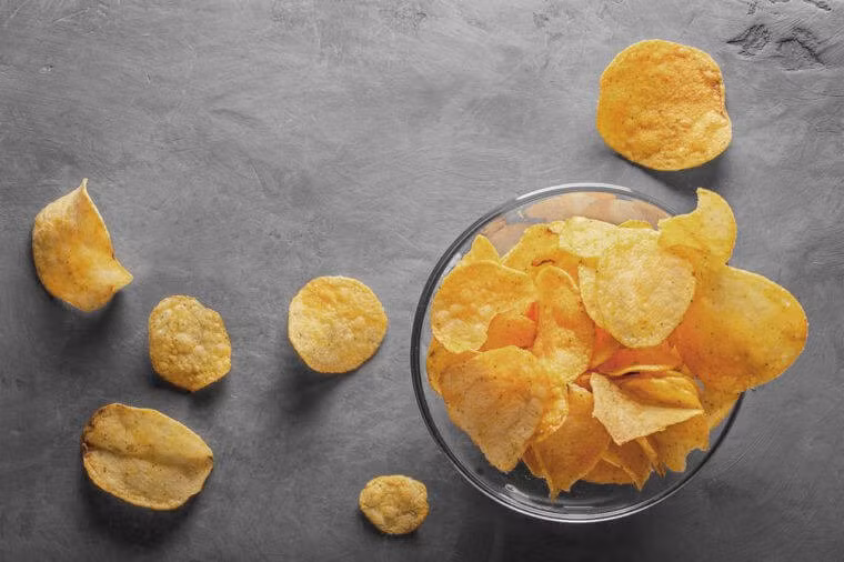 Hãy lên kế hoạch trước khi đi mua sắm. Bước này có thể ngăn bạn bỗng nhiên nổi hứng mua những loại thực phẩm “rác” mà không suy tính kỹ càng.