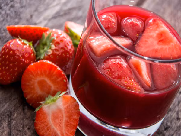 Dâu tây giúp thanh lọc cơ thể. Ảnh: Boldsky. Dâu tây giúp thanh lọc cơ thể. Ảnh: Boldsky.