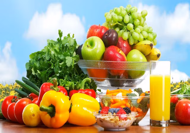 Đối với các loại rau, củ, quả như bắp cải, cải thảo, cà chua, cà rốt, khoai tây… sau khi mua về, các bạn có thể để ở nơi thoáng mát chứ không nhất thiết phải cho vào tủ lạnh.