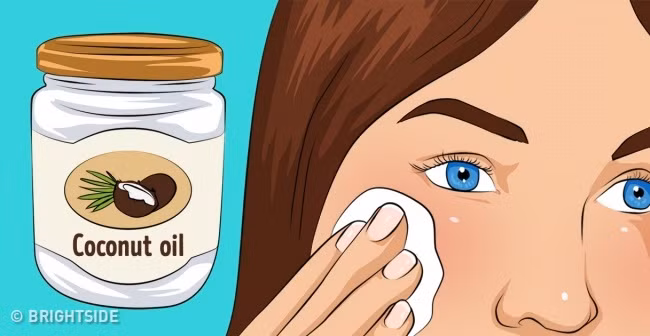 Sử dụng dầu dừa thay vì kem dưỡng da đêm của bạn là cách giúp nuôi dưỡng làn da và ngăn ngừa nếp nhăn. Bạn chỉ cần bôi dầu dừa lên mặt và để nó qua đêm rồi chờ hiệu quả vào buổi sáng.