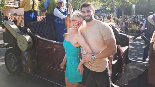 Ngoài ra, Sam còn quyết liệt thực hiện chế độ ăn uống lành mạnh, tăng cường rau xanh và protein. Kết quả là sau 6 tháng nỗ lực tập luyện chuyên cần, Sam đã giảm tới 45kg.