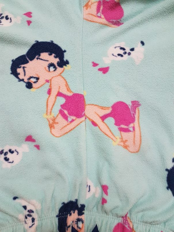 Chiếc quần may lỗi gây hiểu nhầm.