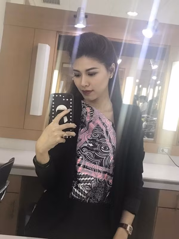 Bộ sưu tập các mẫu đồng hồ quý hiếm trị giá hàng chục tỷ đồng của BTV Ngọc Trinh cũng thu hút sự quan tâm từ khán giả. Cô từng chia sẻ: “Tôi đặc biệt đam mê những mẫu đồng hồ quý hiếm. Do thường xuyên phải gặp gỡ, tiếp xúc với các doanh nhân nên món đồ này rất có ích cho công việc của tôi”.