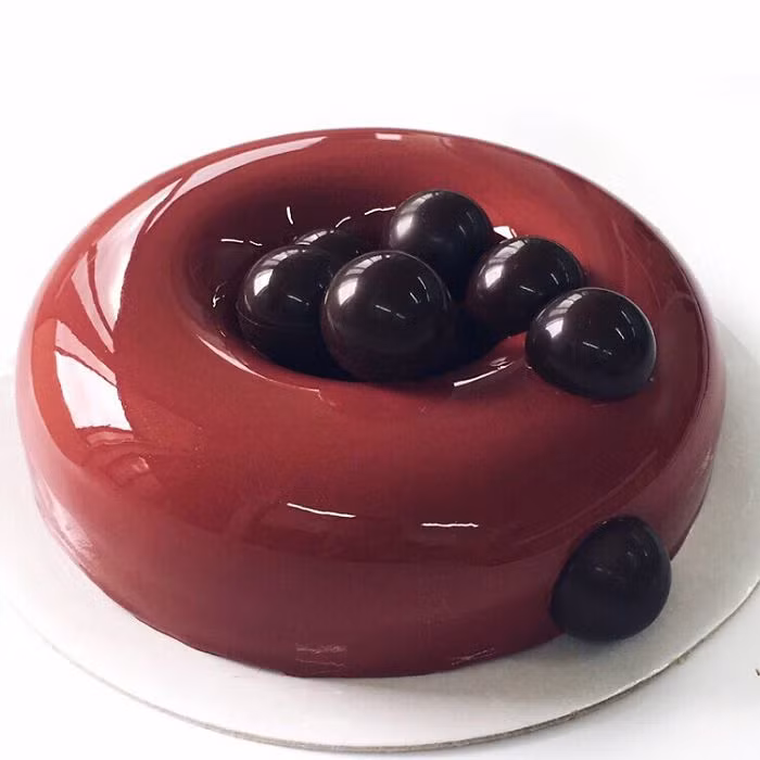 Nếu như bánh kem là món bánh thơm ngon được nhiều người ưa thích thì bánh kem tráng gương lại là đỉnh cao của nghệ thuật làm bánh.