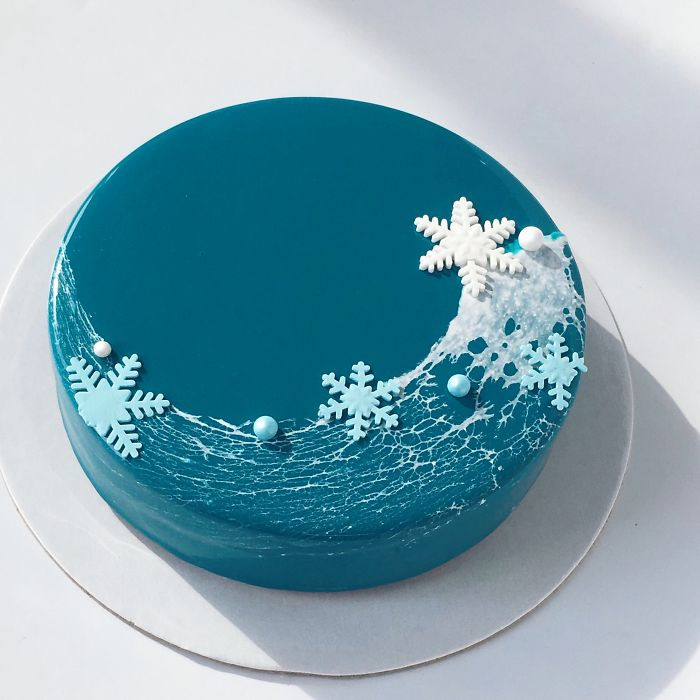 Chiếc bánh trở nên huyền ảo nhờ sự sáng tạo của nữ đầu bếp Ksenia Penkina.