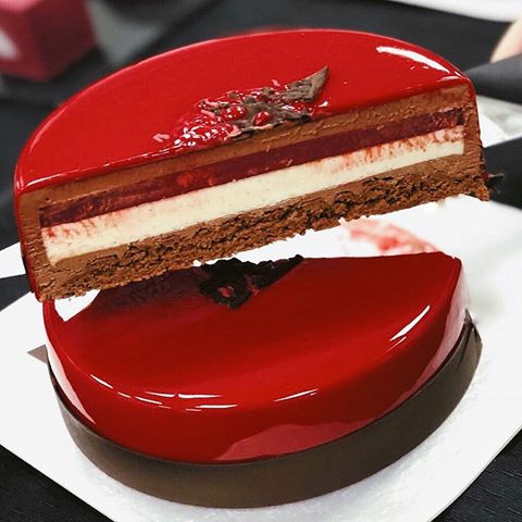 Bên cạnh đó, nữ đầu bếp này còn có một trang web chuyên mở các lớp học về nghệ thuật làm bánh ấy để hướng dẫn mọi người người trên khắp thế giới.