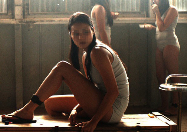 Vao tu de tranh bi bat coc lam... gai ban dam