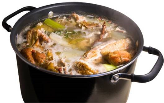 Về mặt dinh dưỡng, tất cả những khoáng chất có nguồn gốc từ xương rất dễ hấp thu. Không chỉ vậy, trong xương còn chứa nhiều collagen và các hợp chất có khả năng kháng viêm hiệu quả. Uống nước hầm xương sẽ giúp mang lại nhiều lợi ích cho sức khỏe.