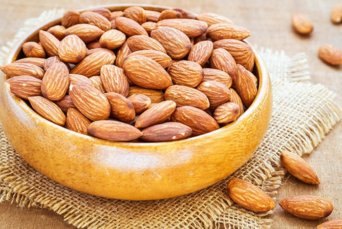 Trước đó, năm 2012, Canada cũng tiến hành thu hồi nhiều sản phẩm Choco Pie của Tập đoàn Lotte vì nhiều khách hàng gửi đơn khiếu nại về việc họ bị dị ứng nặng với chiết xuất từ quả hạnh nhân khi ăn bánh Choco Pie của Lotte. 