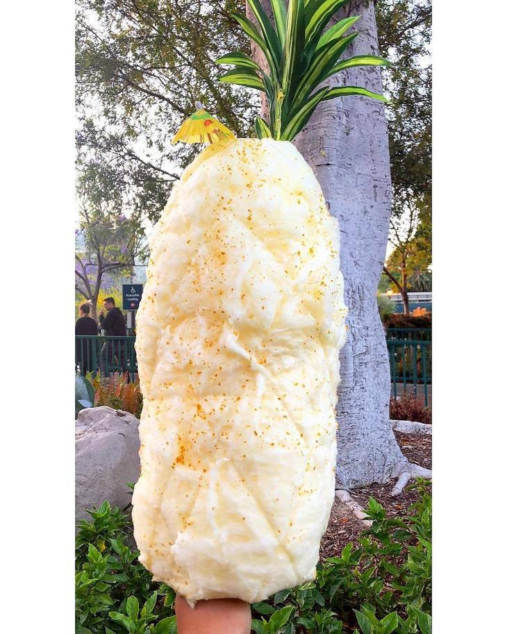 Disney Hungry, một blog ẩm thực của Disney, đã viết rằng đó là "món kẹo bông rất ấn tượng và hấp dẫn nhất".