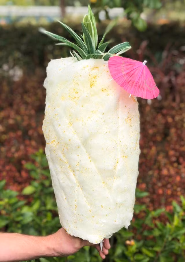 Nó có hình dánh giống một trái dứa khổng lồ.