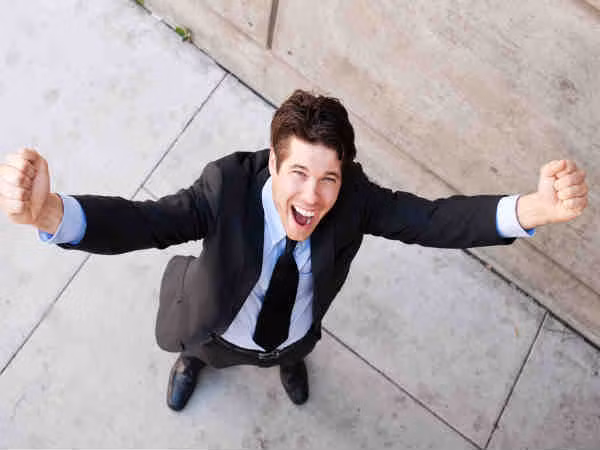 Dầu dừa cải thiện miễn dịch và tăng cường hệ thống miễn dịch bởi vì nó chứa axit lauric, axit capric và lipid kháng khuẩn.