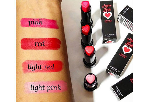 Mẫu son trái tim này có bốn màu và một loại dầu thơm nhẹ nhàng để khách lựa chọn.