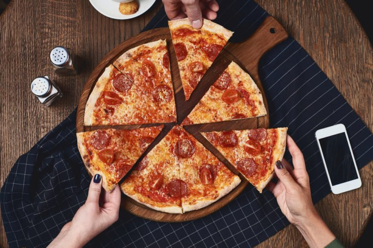 Căng thẳng, stress: Chế độ ăn với hàm lượng tinh bột thấp được xem là một trong những nguyên nhân làm giảm nồng độ serotonin (hormone điều chỉnh tâm trạng, giấc ngủ và các vấn đề về tiêu hóa) trong não. Điều này dẫn đến tâm trạng hay cáu gắt, stress.