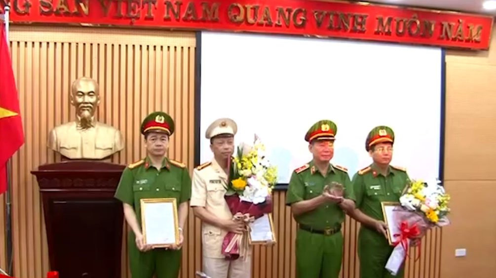 Bo Cong an bo nhiem nhieu chuc danh CA TP Ha Noi