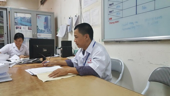 Nỗi ám ảnh đối với những người công tác ở bệnh viện 09 như bác sĩ Vũ Tiến Thọ là cái chết lạnh lẽo, cô độc của bệnh nhân. Ảnh: Lê Anh Dũng.