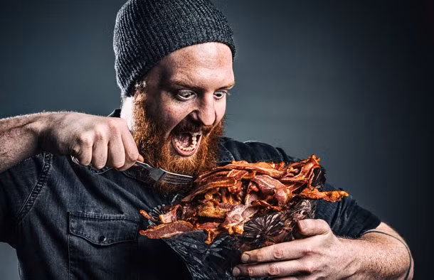 Các nhà nghiên cứu cho rằng thịt xông khói cũng gây nghiện như cocain hay heroin.