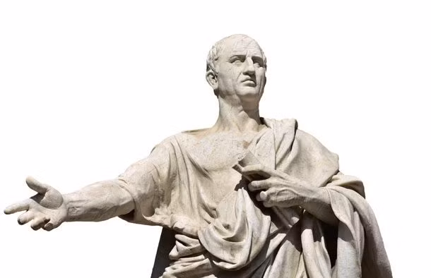 Khi thịt xông khói dần phổ biến về phía tây, người La Mã đã gọi nó là “petaso”, nghĩa là món thịt lợn đun sôi với muối và nêm thêm sốt hạt tiêu.