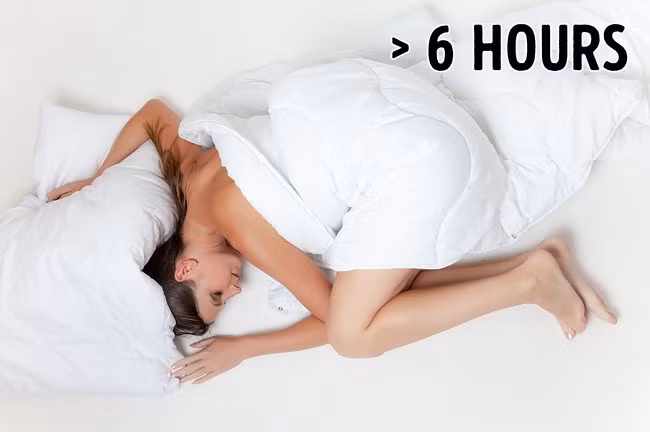 Nếu có một cơ thể khỏe mạnh, bạn thường sẽ chỉ mất không đến 20 phút để đi vào giấc ngủ, thời gian ngủ dao động từ 6-10 tiếng một ngày.