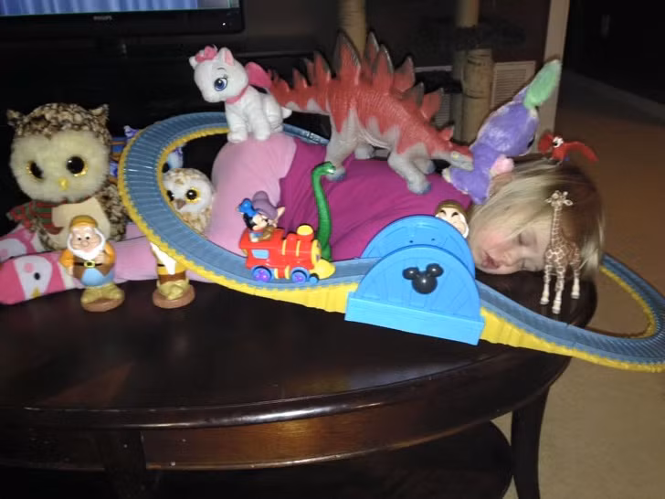 Khi con ngủ là lúc bố có cơ hội "tác nghiệp".