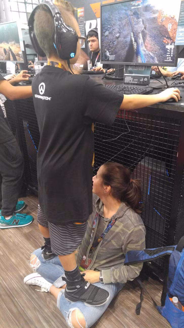 Mẹ sẽ là điểm tựa cho con. Ảnh: BS.