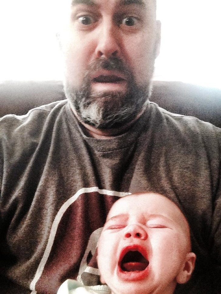 Con không nín là bố khóc theo đấy!