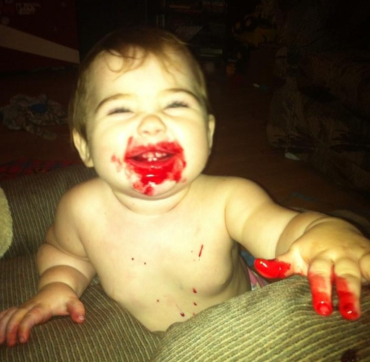 Đừng bao giờ để bé nghịch sơn.