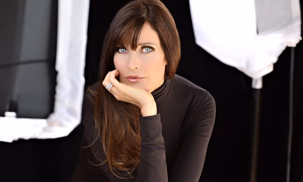 Carol Alt: Cựu người mẫu, diễn viên Carol Alt sinh năm 1960 (57 tuổi) tại Mỹ. Dù đã gần 60 tuổi nhưng bà vẫn sở hữu số đo ba vòng lần lượt là 89 - 60 - 89.