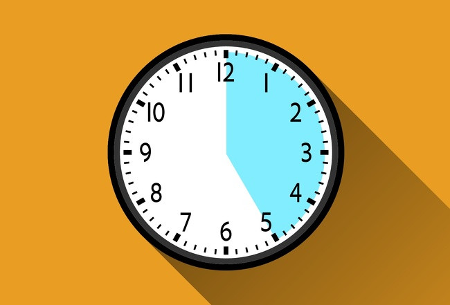 Thời gian tốt nhất cho một bữa ăn nhẹ là từ 12 giờ đến 5 giờ chiều. Ăn vặt trong khung thời gian này không chỉ ngăn ngừa bạn ăn nhiều mà còn giúp hạn chế những món ăn vặt không lành mạnh.