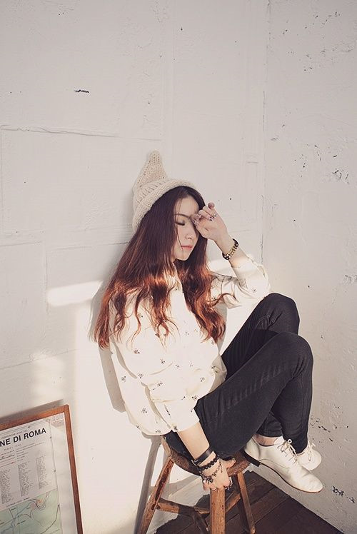 Những mẫu tóc xoăn nhẹ mang nét đẹp dịu dàng luôn được các nàng lựa chọn hàng đầu. Độ dài lý tưởng của tóc để uốn gợn sóng là ngang lưng, tuỳ vào sở thích của mỗi người.