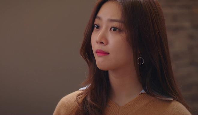 Trong lần đầu về ra mắt, bạn gái không chịu làm gì, ngồi rung đùi ở phòng khách khiến ai cũng choáng váng (Ảnh minh họa)