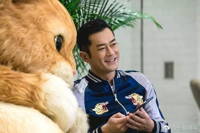 Cổ Thiên Lạc bị nghi nhuộm da trắng.