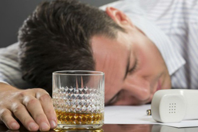 Tôi bắt đầu tìm hiểu về thủ tục ly hôn cũng như thủ tục giành quyền nuôi hai con. (Ảnh minh họa)