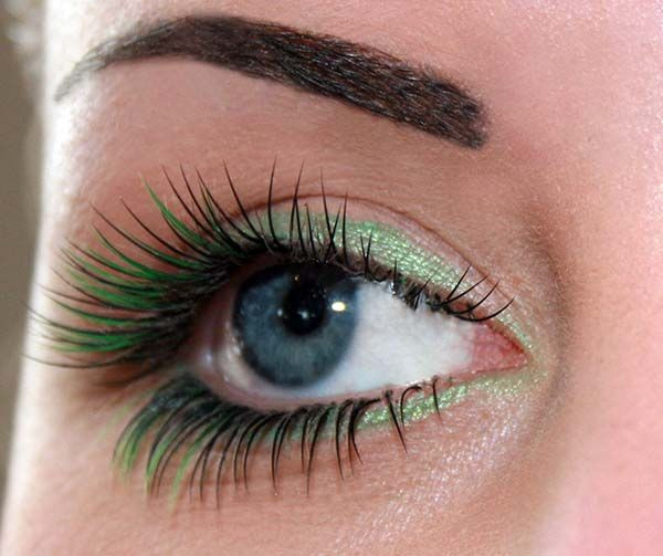 Lông mi ombre: Để thực hiện trào lưu này, bạn cần phải sử dụng lông mi giả. Kiểu vẽ lông mi này rất hợp với các lễ hội.