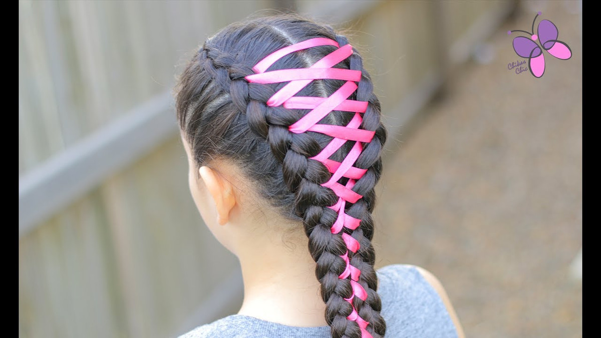 Tết tóc hình áo corset: Đây là xu hướng làm đẹp trông hơi kỳ lạ nhưng rất phong cách.