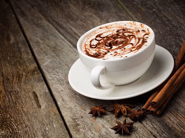 Cà phê có chứa caffeine làm giảm lượng men gan bất thường, giúp giảm nguy cơ mắc bệnh gan nhiễm mỡ.