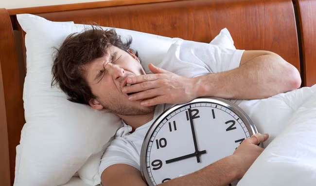 Ngủ nướng: Dịp nghỉ lễ 2/9 hay các ngày lễ tết, chúng ta thường có thói quen xấu là ngủ nướng, nhưng hãy để ý đến mức độ. Việc ngủ quá nhiều có thể gây nên các triệu chứng như đau đầu, mệt mỏi, trí nhớ giảm sút… 