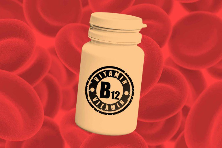 Ăn thuần chay có thể gây thiếu hụt vitamin B12, chất cần thiết để tạo ra hồng cầu và ngừa thiếu máu. Vitamin B12 được tìm thấy ở thịt và cá hơn là thực vật.