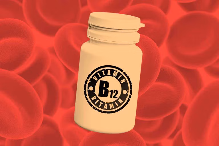 Ăn thuần chay có thể gây thiếu hụt vitamin B12, chất cần thiết để tạo ra hồng cầu và ngừa thiếu máu. Vitamin B12 được tìm thấy ở thịt và cá hơn là thực vật.