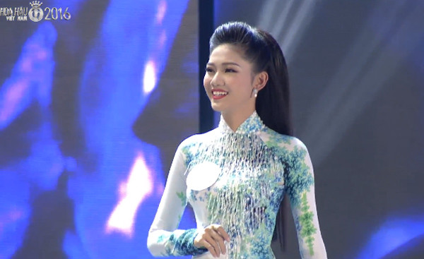 Á hậu 1 Ngô Thanh Thanh Tú giảm 7kg/tháng: Để có vóc dáng nuột nà khi dự thi Hoa hậu Việt Nam 2016, Thanh Tú đã phải giảm 7kg/tháng với chế độ luyện tập, ăn uống nghiêm ngặt. Thanh Tú phải giảm cân cấp tốc sát ngày thi bằng cách tập kick boxing. Đồng thời, cô giữ chế độ ăn uống không tinh bột, và chia thành nhiều bữa ăn nhỏ.