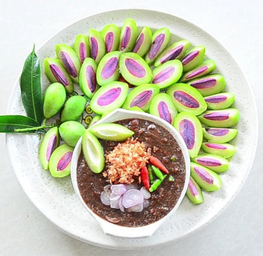 Vì được lai giữa xoài và mận nên mùi vị của Plango có vị hơi giống xoài, hơi giống mận, chua chua, ngọt ngọt. Ảnh: Samuidays.